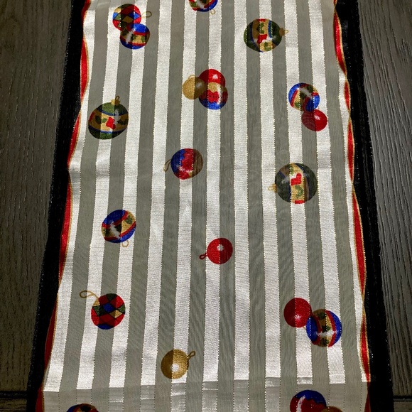 EUC Liz Claiborne Christmas Ball Scarf - Picture 11 of 14